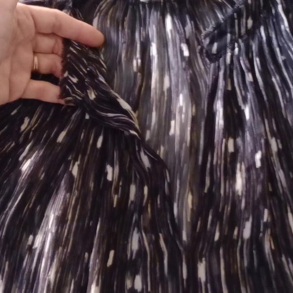 Vince silk black& white abstract print semi sheer blouse size Large - Picture 7 of 10